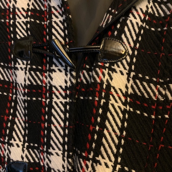 Bratean sharp looking coat with hood - Picture 3 of 7